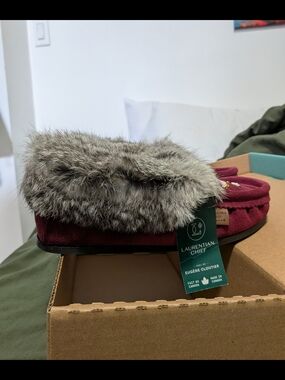 Size 6 Laurentian Chief Moccasins – MADE IN CANADA 🍁